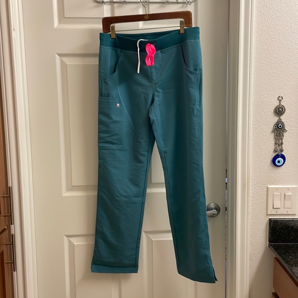 Figs kade limited edition color in hydrogreen! never worn with tags